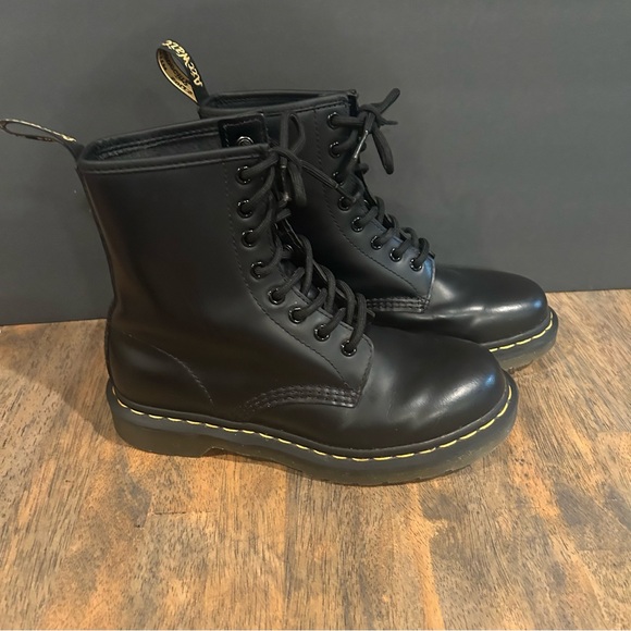 Dr. Martens Women’s Size 7 Leather Lace-Up Boots - Picture 4 of 6